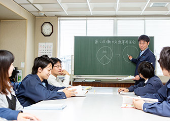 社内会議の様子
